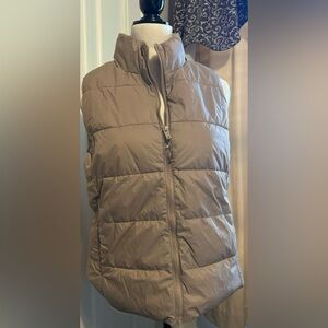 GAP Women's M Tan Puffer Vest